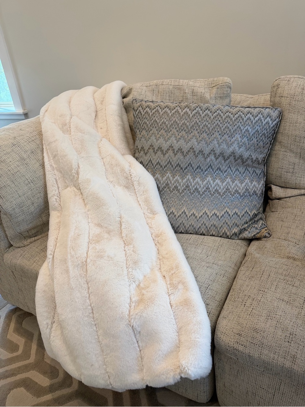Donna Salyers Fabulous Furs Luxury Faux Fur Throw